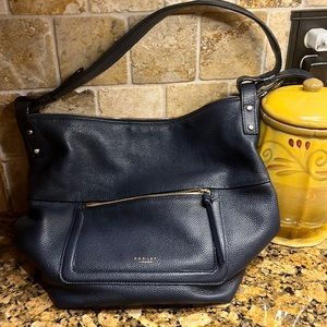 Medium sized shoulder bag